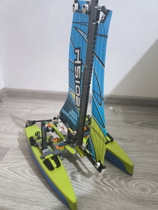 Lego Technic Catamaran 42105