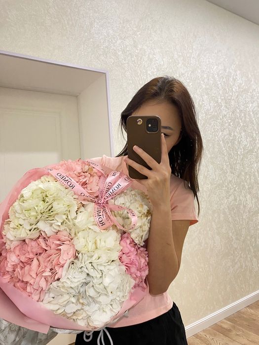 Цветы гортензия пышные