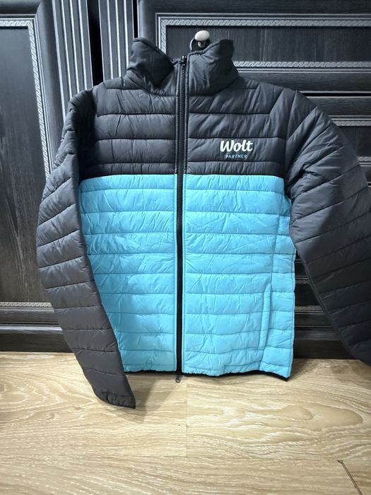 Куртка курьера Wolt