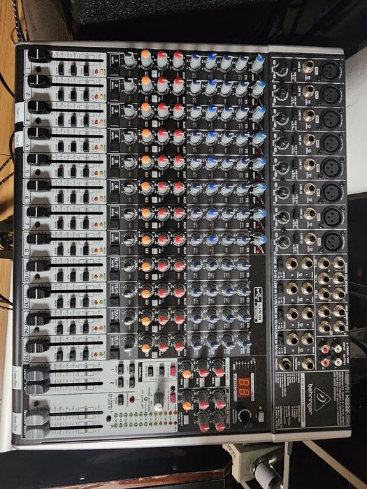 Mixer pasiv Behringer Xenyx X2222 USB