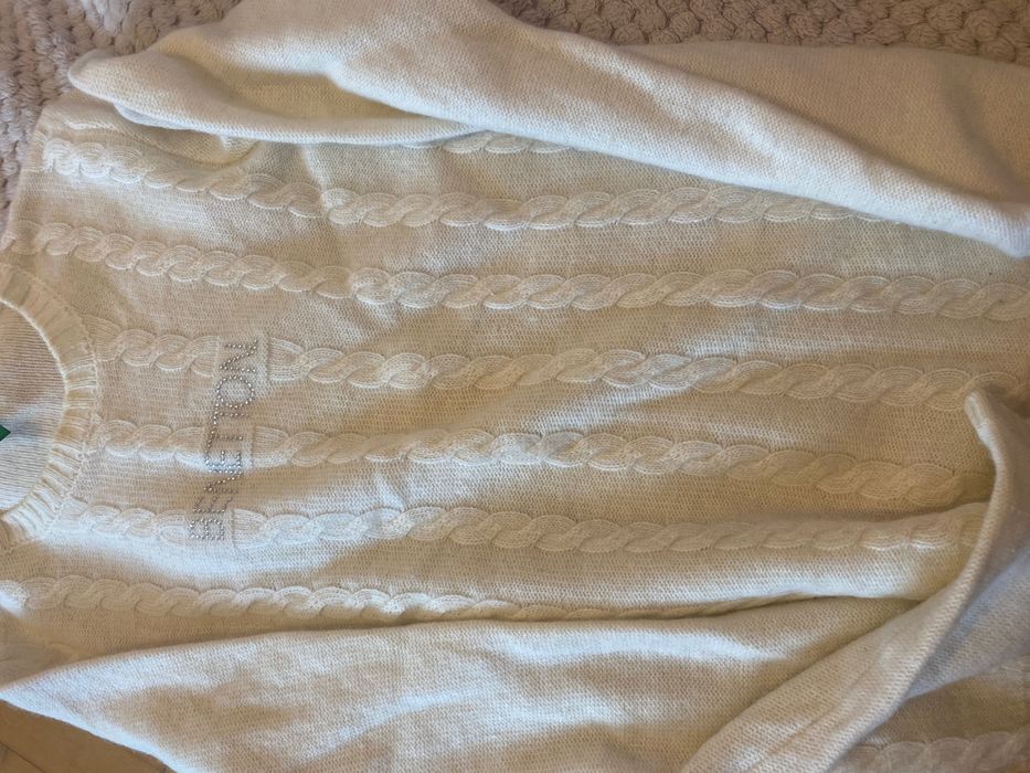 Детски  бял пуловер