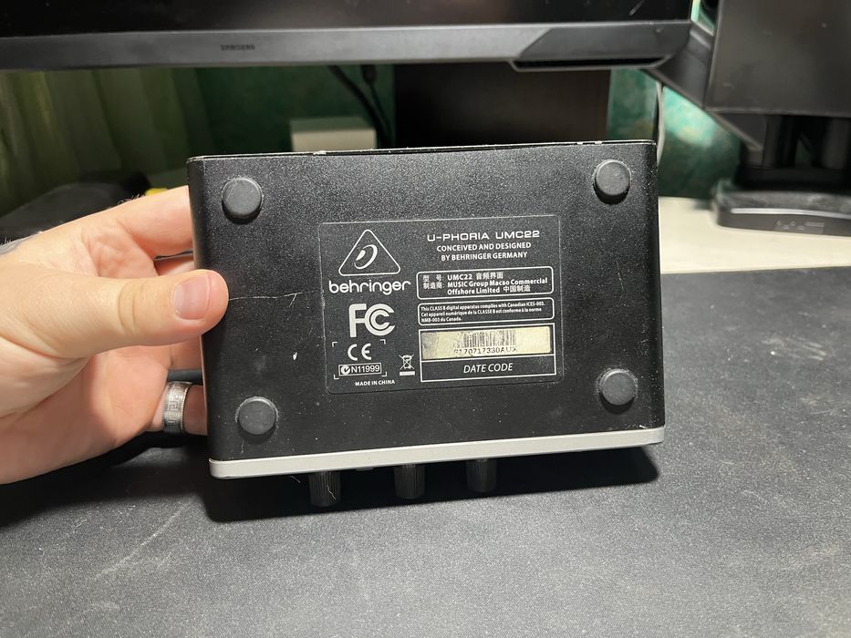 Звуковая карта Begringer umc22