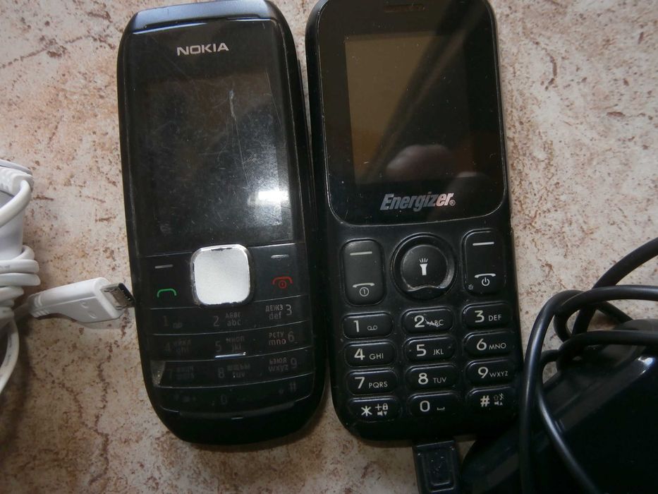 2 телефона 2 зарядни