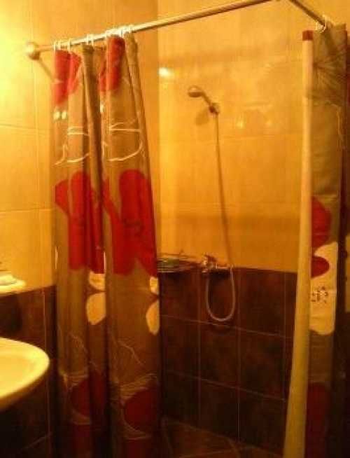 Дава се под наем Двустаен апартамент в Бургас, Център - 64 кв.м за 250 € - Снимка #3