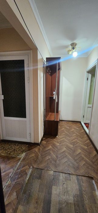 Срочно продается 2 ком..квар.. 2 этаж Мархабо