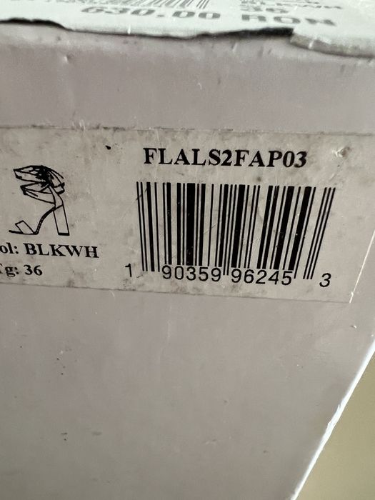 Vand sandale Guess , noi , superbe