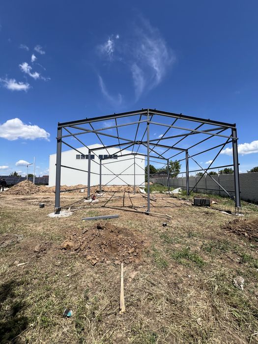Vănd hala structură metalica cu dimesiunea de 8x15x4
