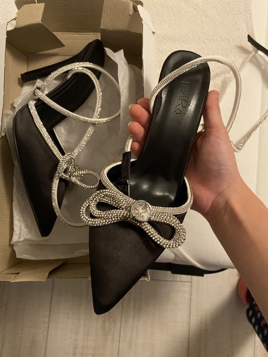 Високи токчета с кристали