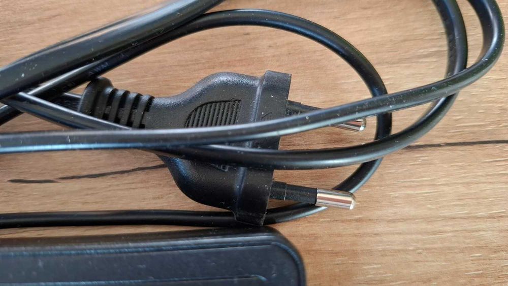 Зарядно за лаптоп - 12V