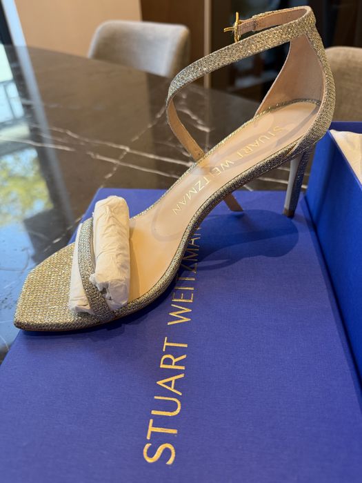 Сандали Stuart Weitzman