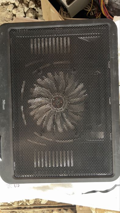 Охлаждающая подставка для ноутбука