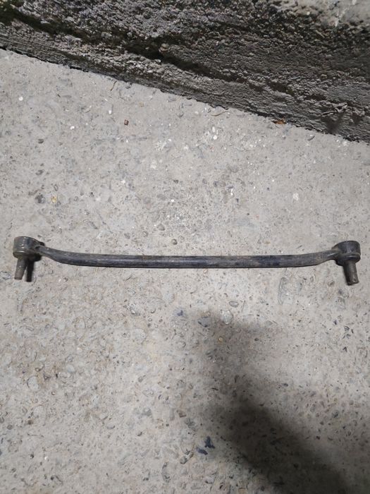 Продам рулевую тягу на Ниву