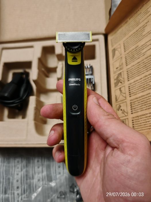 Продавам тример Philips OneBlade в отлично състояние!