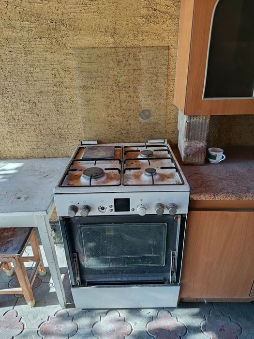 Продам газ плиту