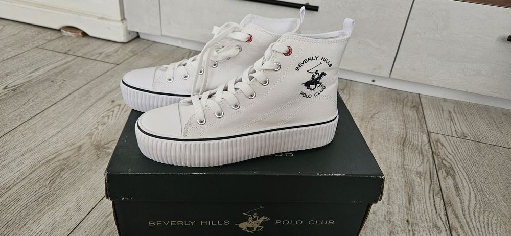 Нови високи кецове