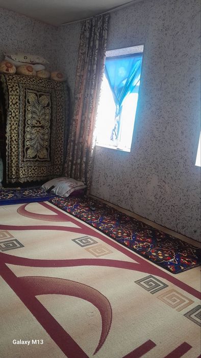 Karmana tumanida hamma qulayliklarga ega hovli sotiladi