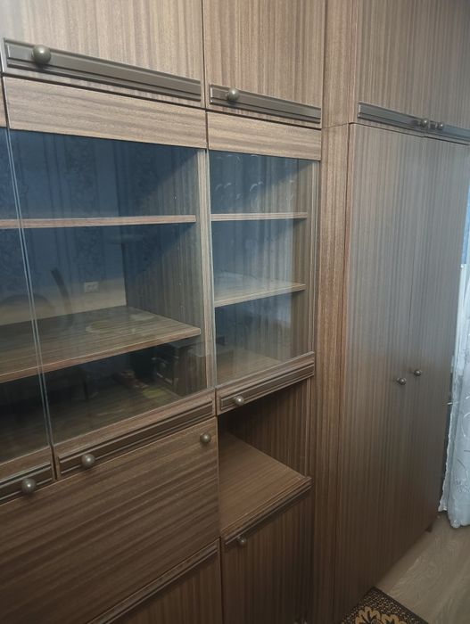 Продам стенку из пяти секций