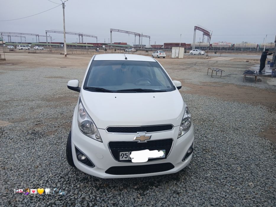 Spark sotiladi oq rang