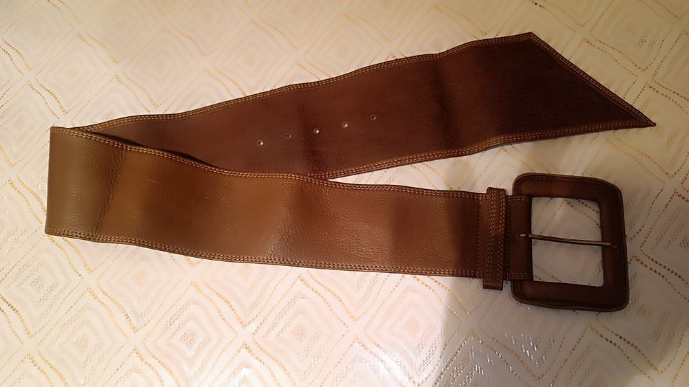 Женский пояс кожаный.