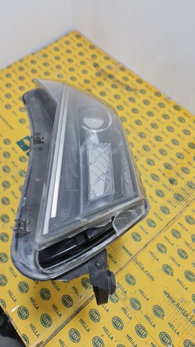 Far xenon led Skoda Superb 3 3v b8 3V1941016A dreapta avariat