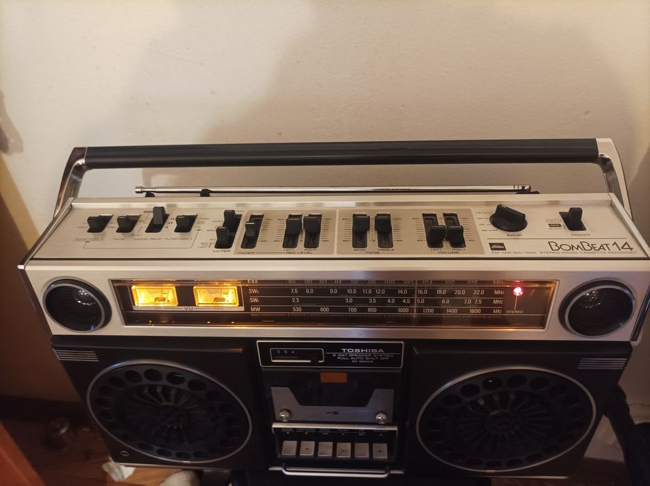 Vând radio casetofon Toshiba rt 8840 s