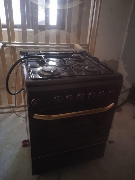 Продам газ плиту