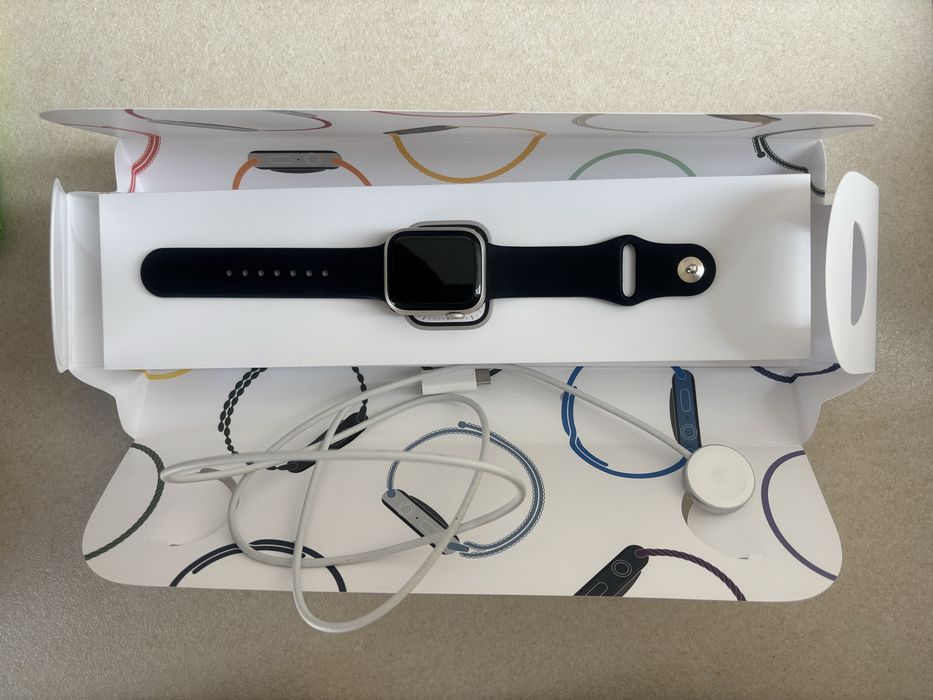 Apple Watch Series 7 GPS 41 mm Starlight cu cutie + încărcător