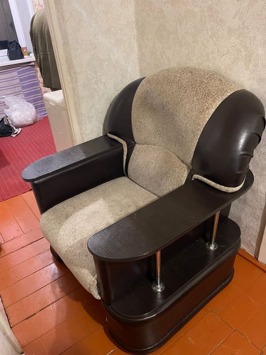 Диван угловой с креслом.