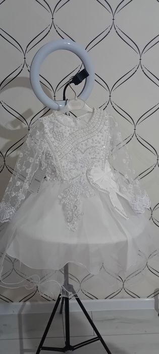 Ақ көйлек сатылады, белое платье.