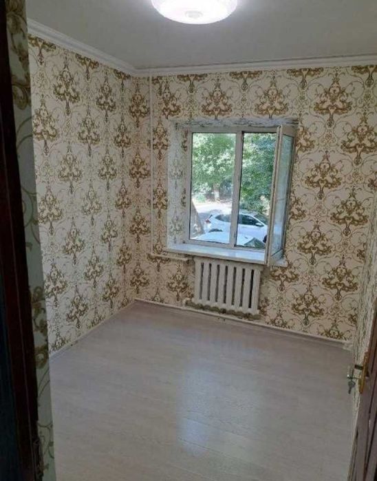 Продаётся двухкомнатная на м-в БУЗ 2. Мирзо- Улугбекский р-он.