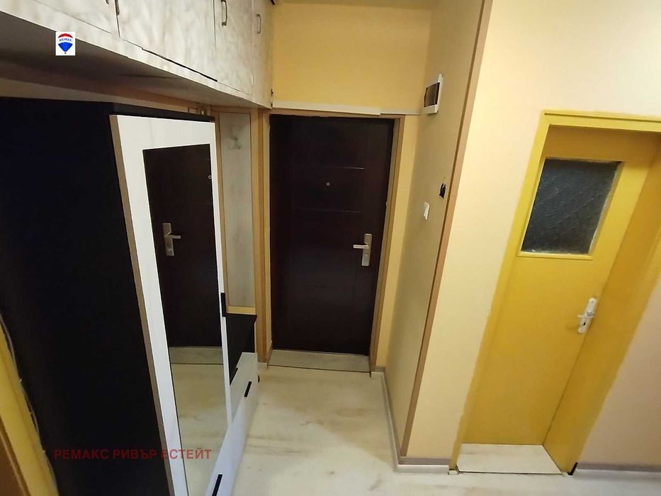 Продава се Тристаен апартамент в Русе, Дружба 1 - 100 кв.м за 1289 €/кв.м - Снимка #1