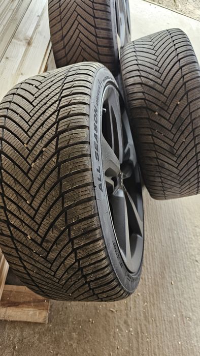 Jante Audi A4 A5 A6 A7 A8  255/35/20 All-seasone Dot 2025