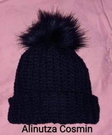 Căciula croșetată manual