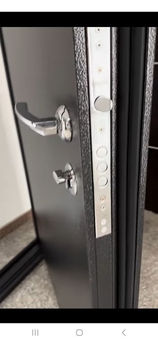 Дверь входная правая