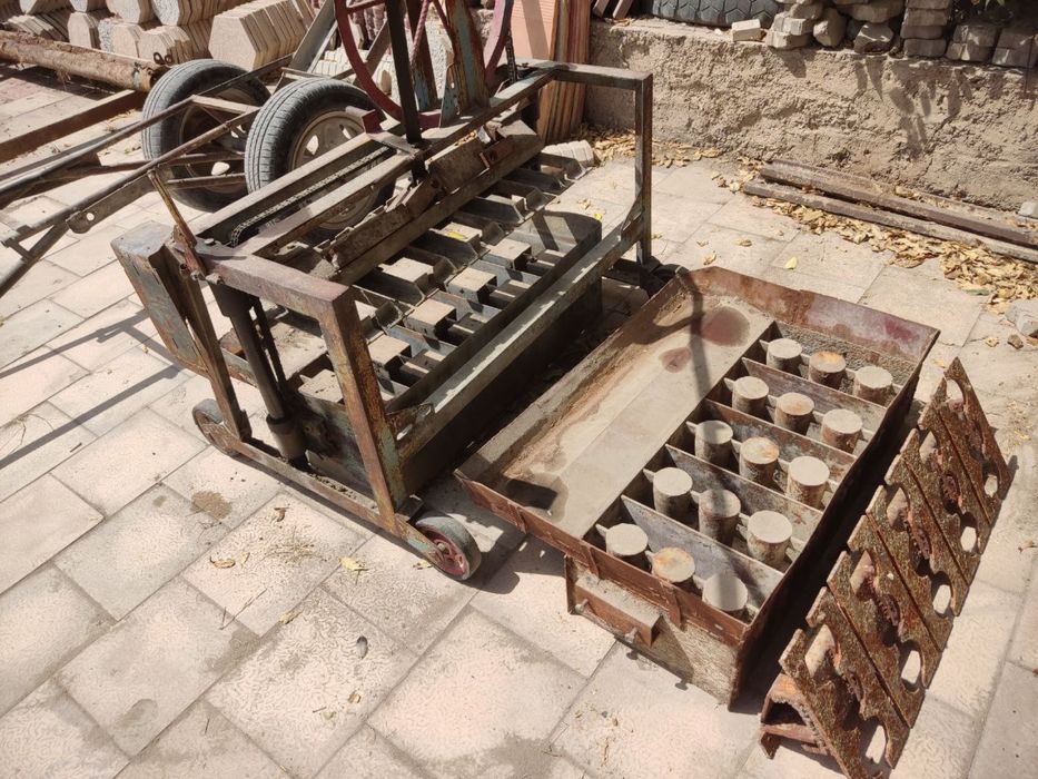 Аппарат для изготовления бетоноблоков , "шлакоблок"