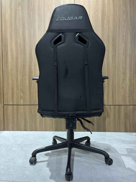 Игровое кресло Cougar. Черное, как новое. Комфорт для геймера.