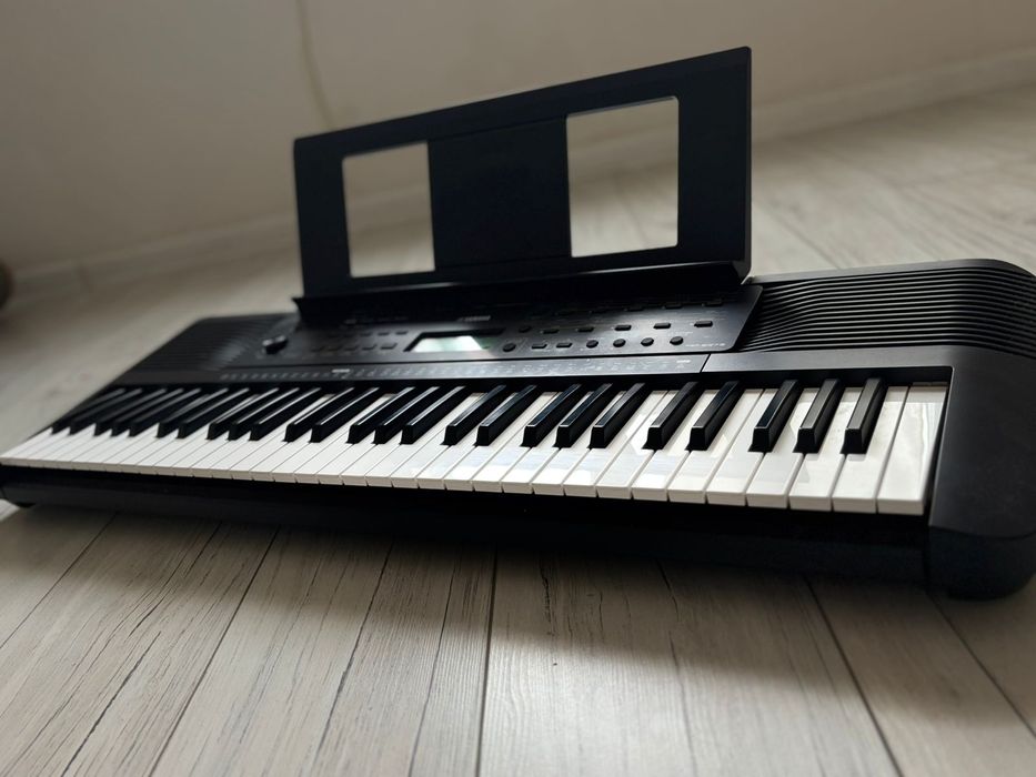 Продаю синтезатор в отличном состоянии