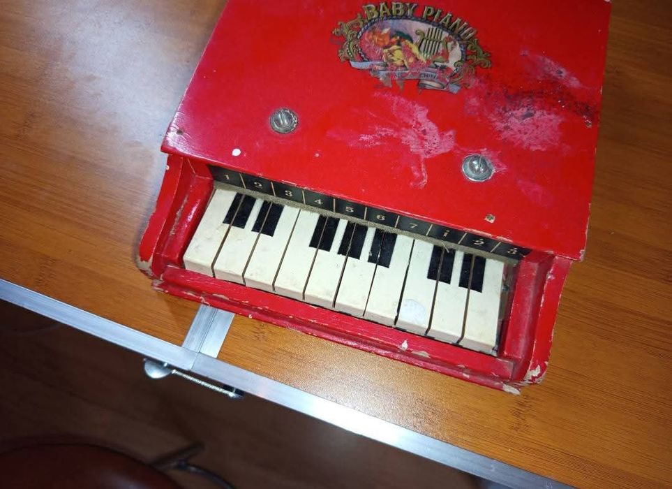 Pian chinezesc vechi de jucarie Baby Piano