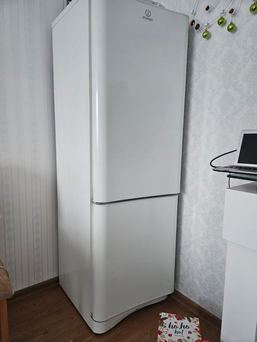 Холодильник Indesit