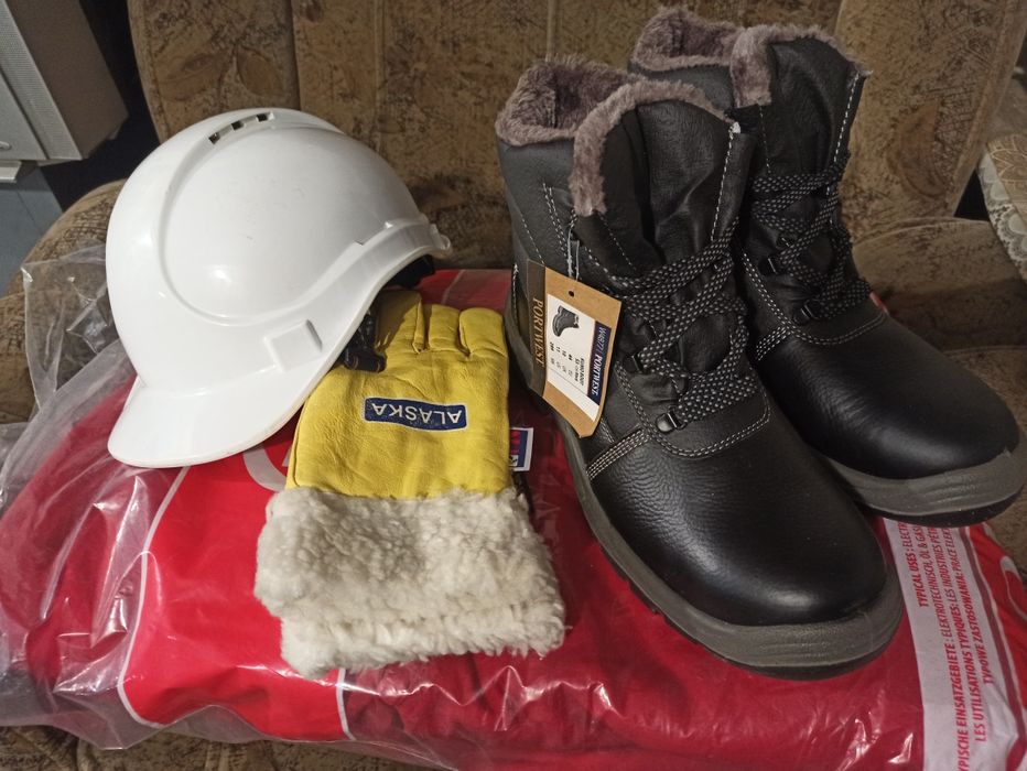 Продам спецодежду зимнюю.