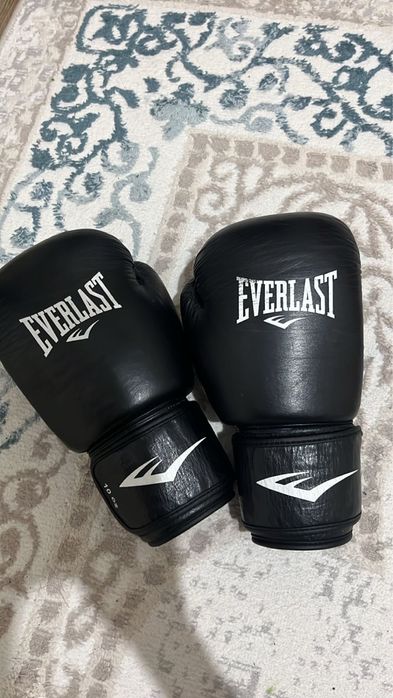боксерские перчатки everlast 10oz