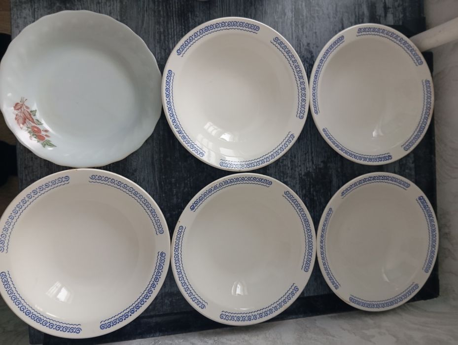 Продам тарелки по 100 тг.