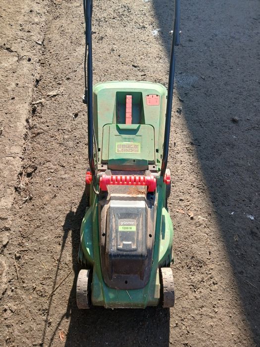 Vand masina electrica de tums iarba