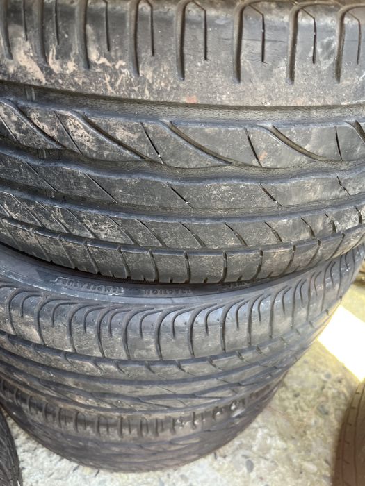 Продавам 4бр летни гуми Bridgestone 215/45R16