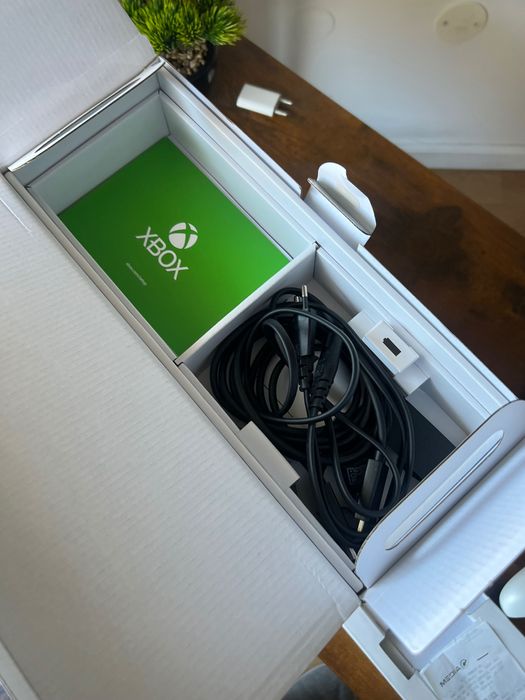 Vând Xbox Series S 1 tb white