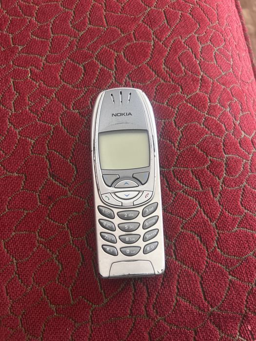 Vand nokia 6310 modelul ani 2001-2002