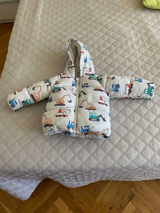 Продавам детско зимно яке.