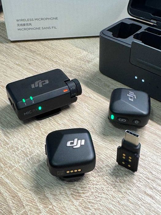 DJI Mic Mini Kit: 2 microfoane + receptor + stație de încărcare, stare excelentă