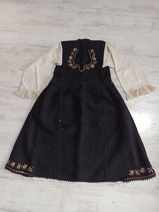 Продавам автентични носии и други неща от шопският край