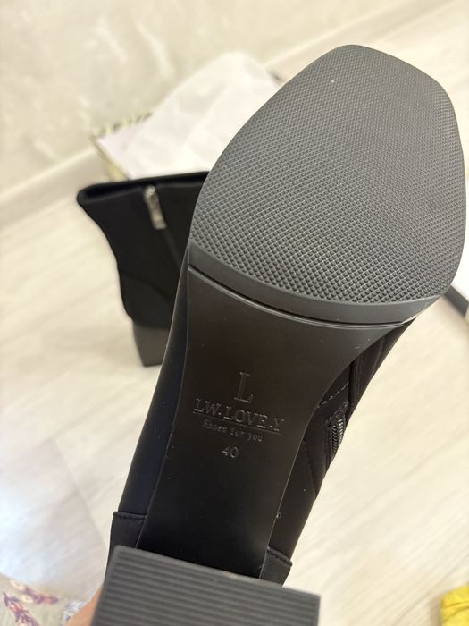 Осенняя ботинка с каблуком